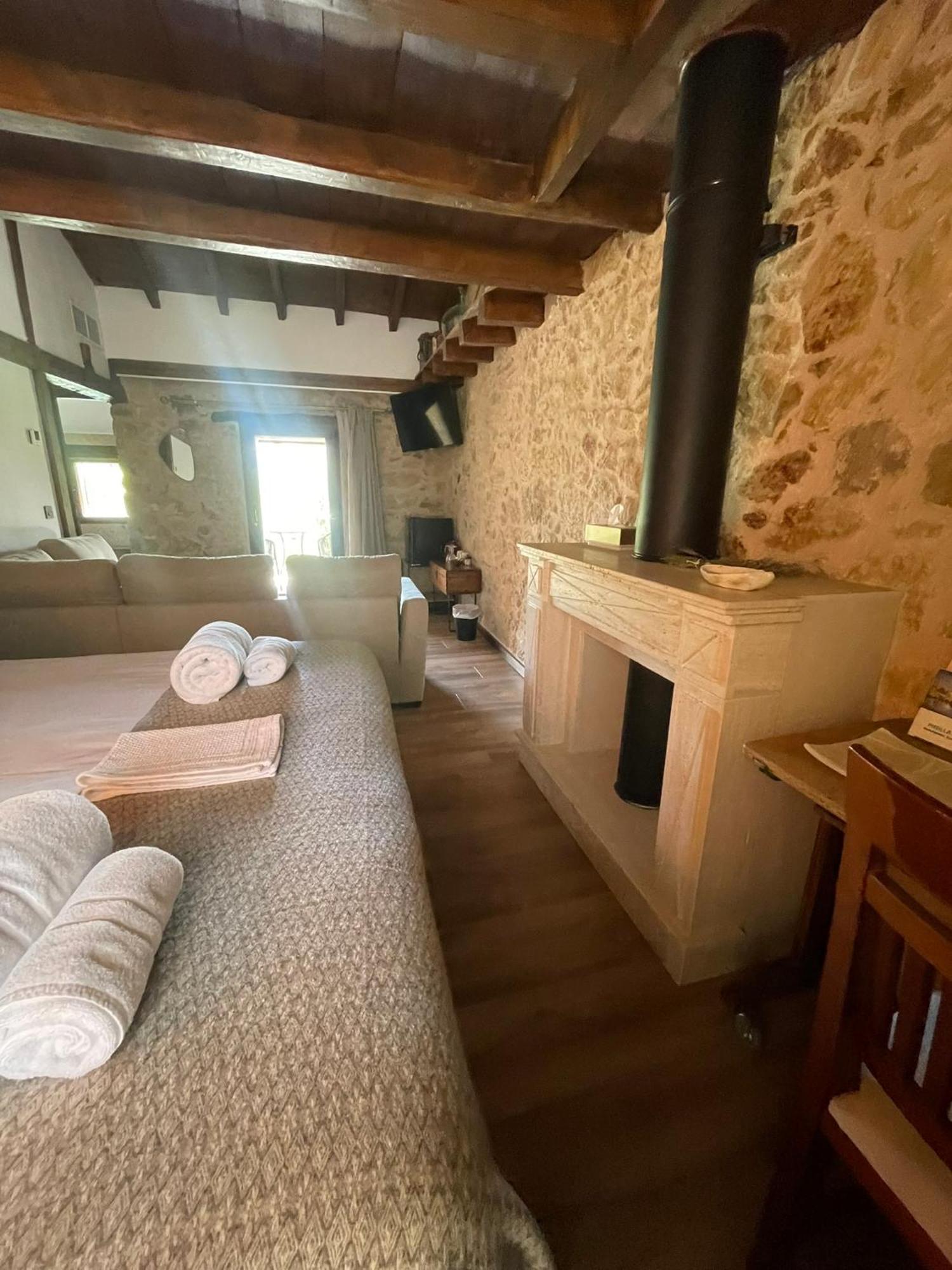 La Casa Del Cantero Pinilla del Valle Eksteriør bilde
